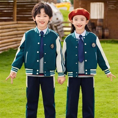 学校の制服のワンストップカスタマイズ